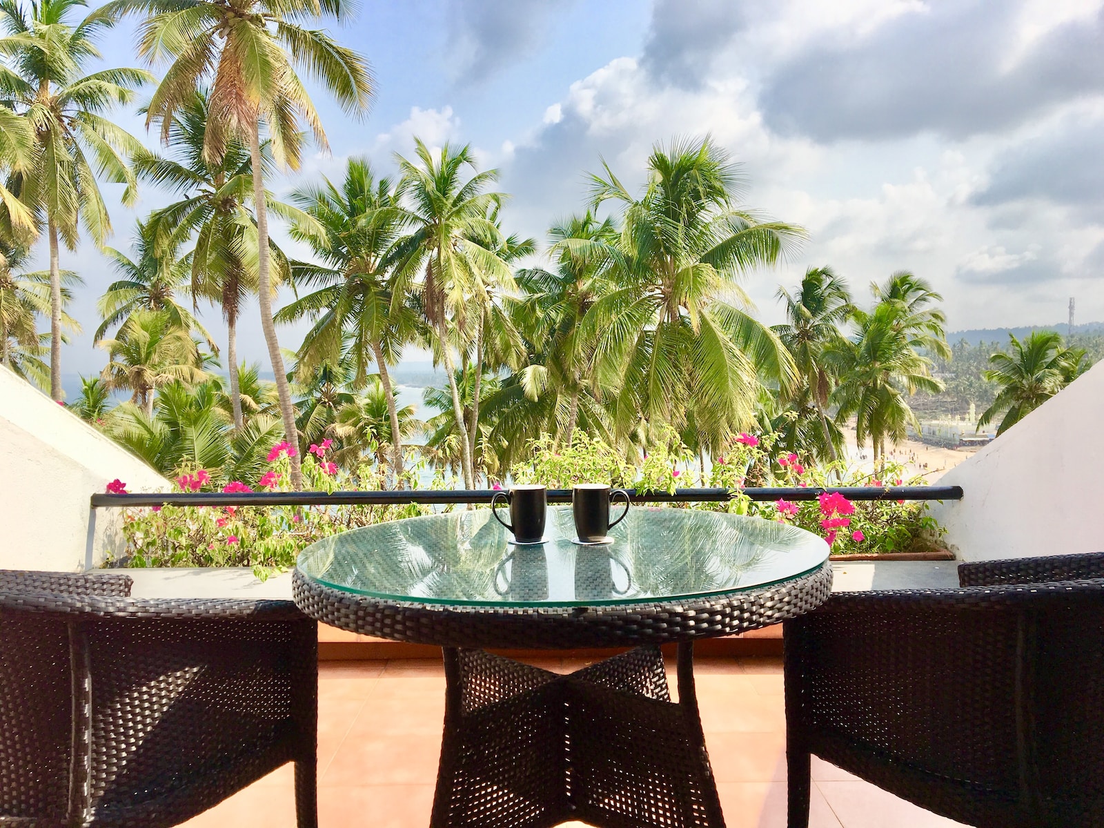 round glass table with chairs
